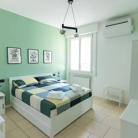 Modern Cosy Near Center